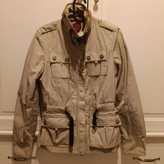 Parka cortavientos mujer.Talla S.Massimo Dutti