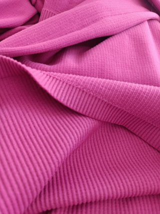 Vestido Invierno Lefties de canalé en color fucsia