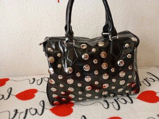 Bolso Negro con Tachuelas Plateadas