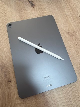 iPad Air M1 256GB + Custodia con Tastiera e Penna Originale