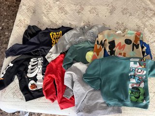 Lote de 8 sudaderas para niño