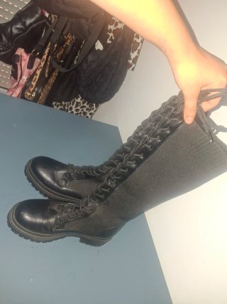 Botas altas negras con cordones