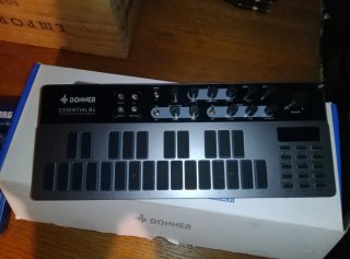 Sintetizador Donner Essential B1