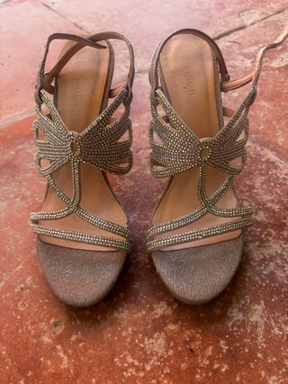 Zapatos de fiesta MANBUR dorados y plateados