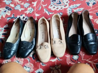 Lote de 3 pares de zapatos de piel.