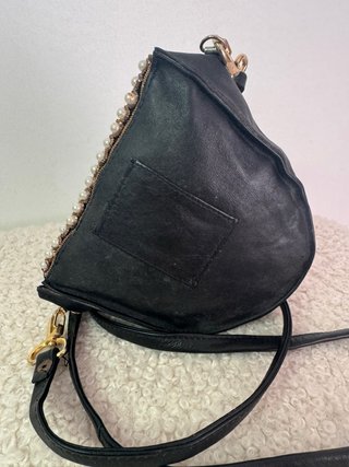 Bolso piel negro perlas bandolera