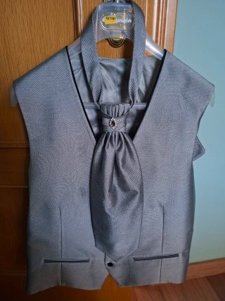 Chaleco y corbata Ramón Sanjurjo plata