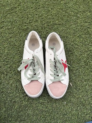 Zapatillas blancas con estrella roja talla 39