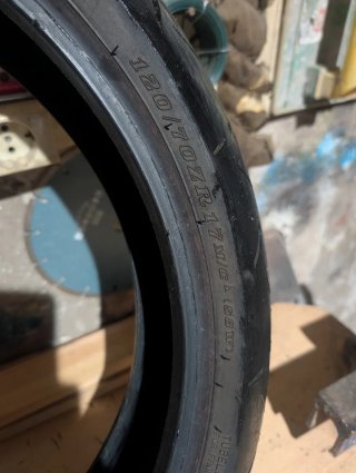 Neumático delantero Kawasaki Z900 120/70ZR17