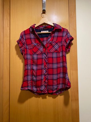 Camisa de cuadros roja y azul