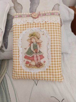 Funda de libro Sara Kay