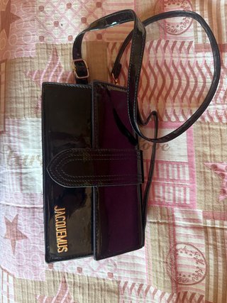 Bolso de hombro negro efecto charol