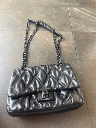 Bolso Negro Acolchado con Cadena