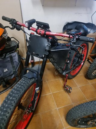 Bicicleta Eléctrica Fat Bike Roja y Negra 5000w72v