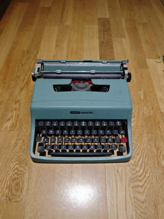 Máquina de escribir Olivetti Lettera 32