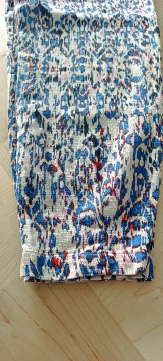 Pantalón Estampado ZARA. Talla M