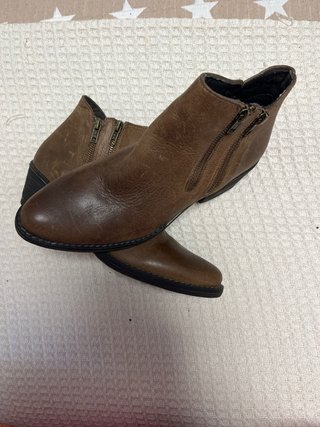 Botines de piel marrón