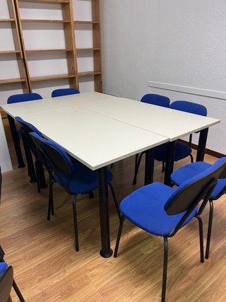 Estanterias y mesas sillas