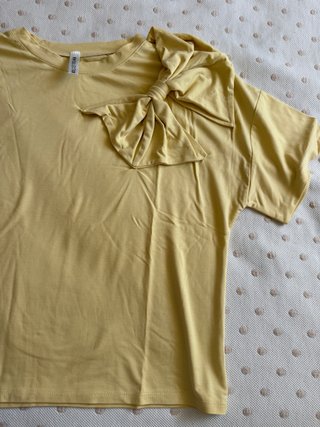 Camiseta Amarilla con Lazo