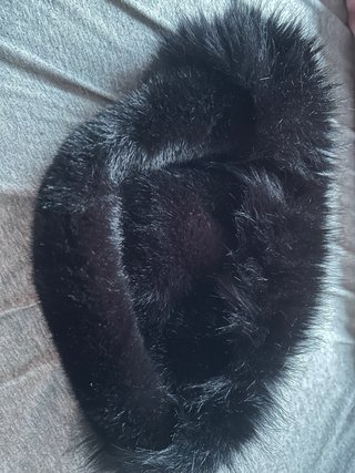 Gorro de pelo sintético negro