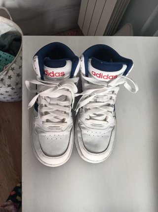Zapatillas Adidas niño blancas y azules