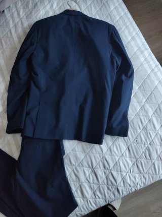 Traje de dos piezas azul marino. Marca  Castizo