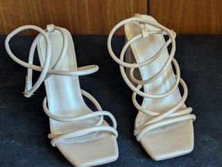 Tacones sandalia beige
