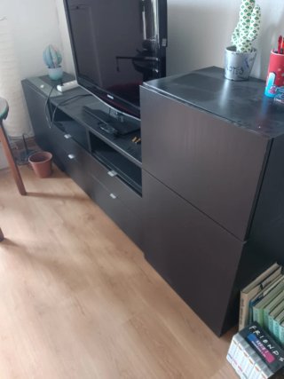 Mueble de salón oscuro