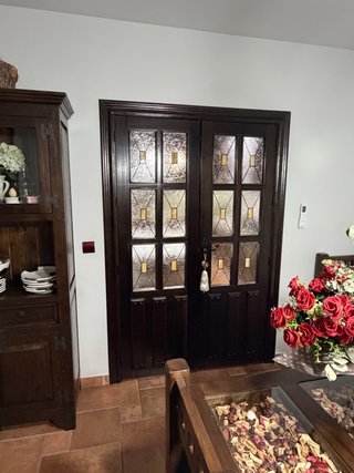 Puerta Doble de Madera con Cristales