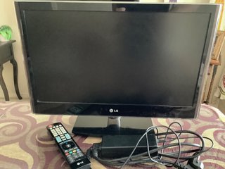 Televisor LG 22 con mando