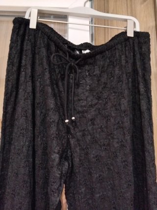 Pantalón de encaje negro