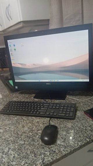 Pantalla Dell Negra 57 x 39 incluye teclado
