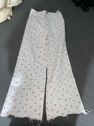 Pantalón vaquero estampado