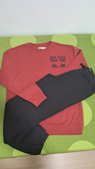 Chándal de niño rojo y negro