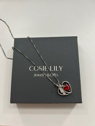 Collar de Plata Cosie Lily con Corazón Rojo