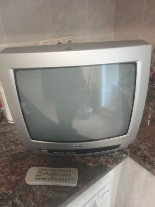 Televisión de tubo Schontech con mando