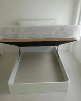 Letto pieghevole, divani, armadi, testiere