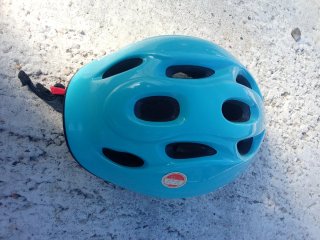 Casco da bambino azzurro