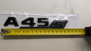 Emblema trasero A45S negro brillo y logo Mercedes