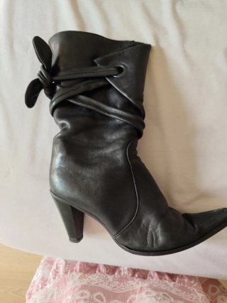 Botines de piel negros