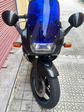 Suzuki GSX750F Negra y Azul