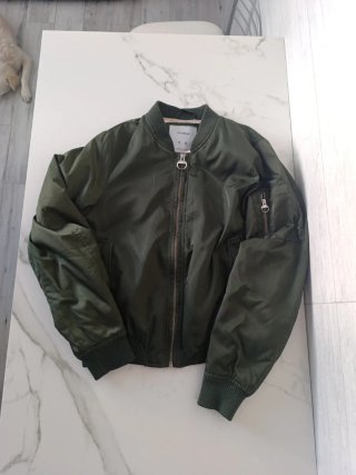 Cazadora bomber Pull&Bear verde Talla XS