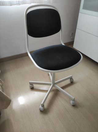 Silla Ikea Orfjall Negra y Blanca