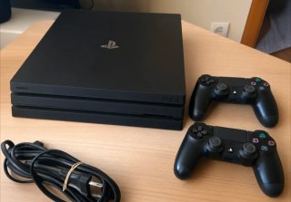 PS4 Pro 1TB Nero + 2 Controller