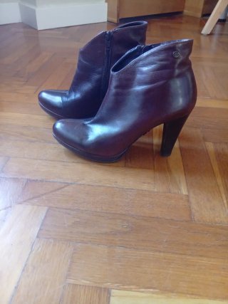 Botines tacón piel marrón T.39