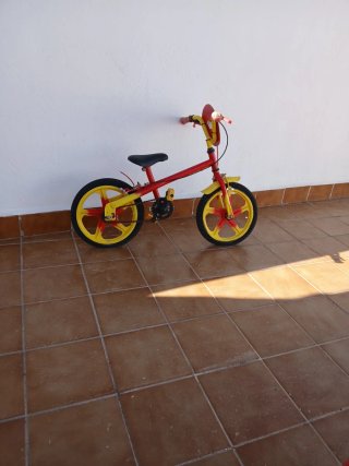 Bicicleta Infantil Roja y Amarilla