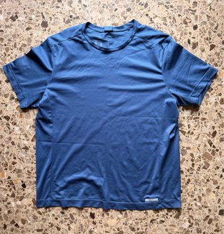 Camiseta deportiva azul