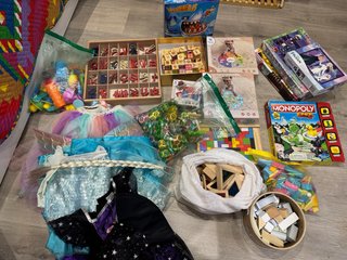 Lote de Juguetes: Juegos y Disfraces