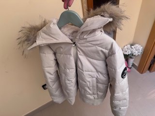 Chaqueta niña beige con capucha