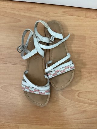 Sandalias cómodas para niña